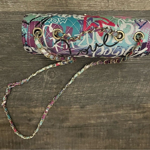 Vibrant Graphic Crossbody Bag with Chain Strap - Picture 3 of 8